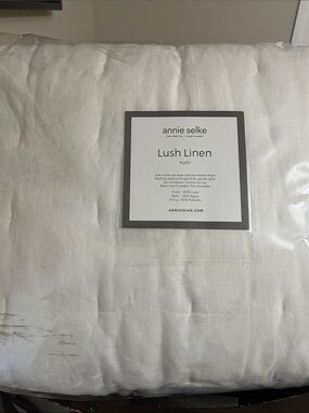 annie selke Lush Linen Puff - White Linen Comforter full/Queen